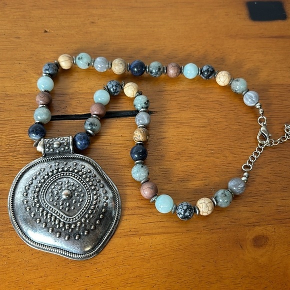 Earth tone Agate Necklace - Picture 3 of 5